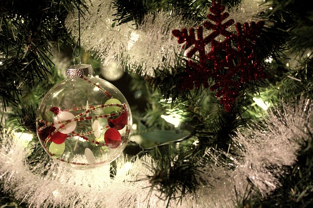 Make A Christmas Tree Look Fuller With Garland