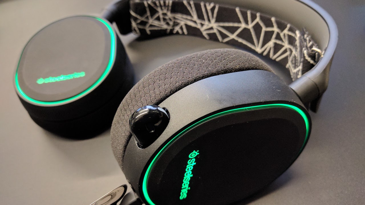 The SteelSeries Arctis 5 Is A Grown-Up, Good-Looking Gaming Headset