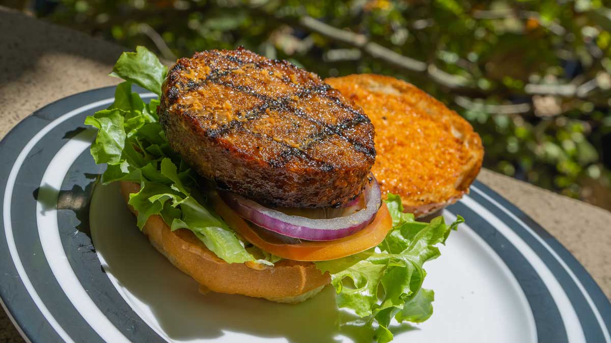 We Ate The ‘Beyond Burger’ – A Fake Meat That Actually Bleeds