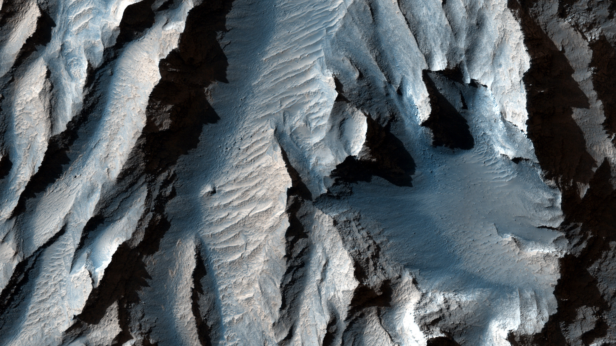Feast Your Eyes on New Photos of the ‘Grand Canyon of Mars’