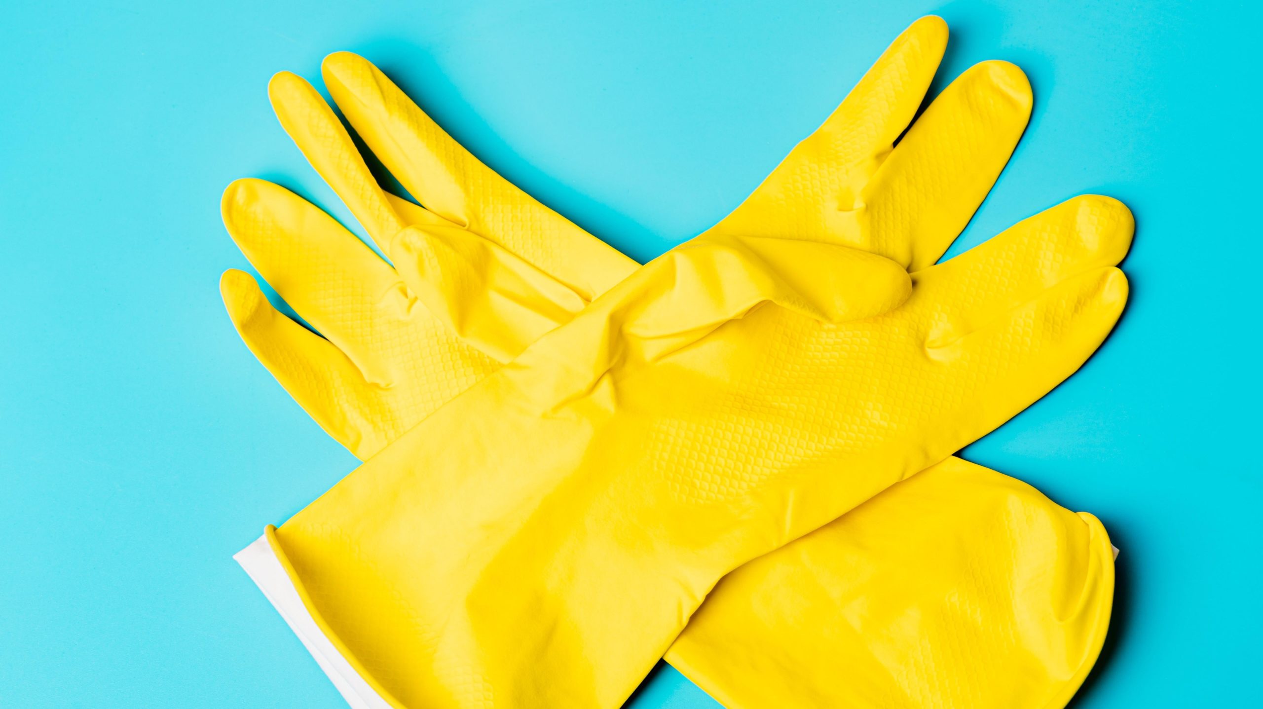 How to Patch a Pair of Rubber Gloves Instead of Buying New Ones
