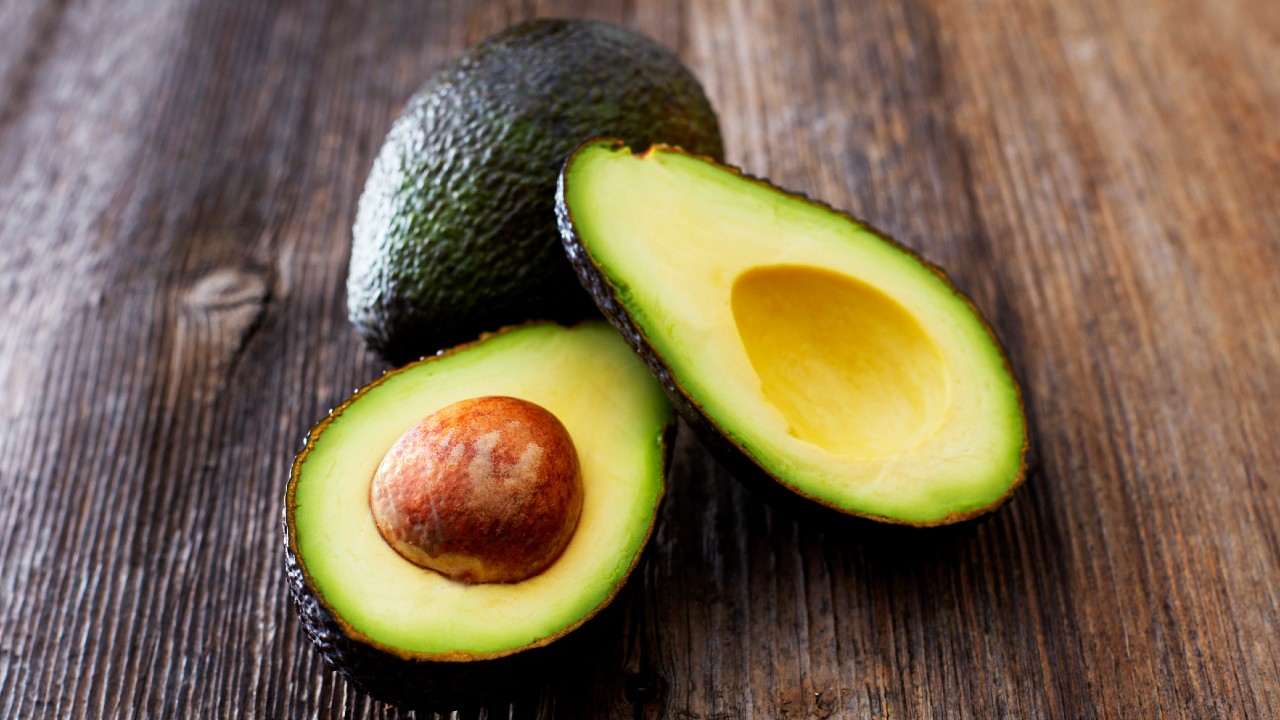 How to Properly Remove an Avocado Seed Without Cutting Yourself