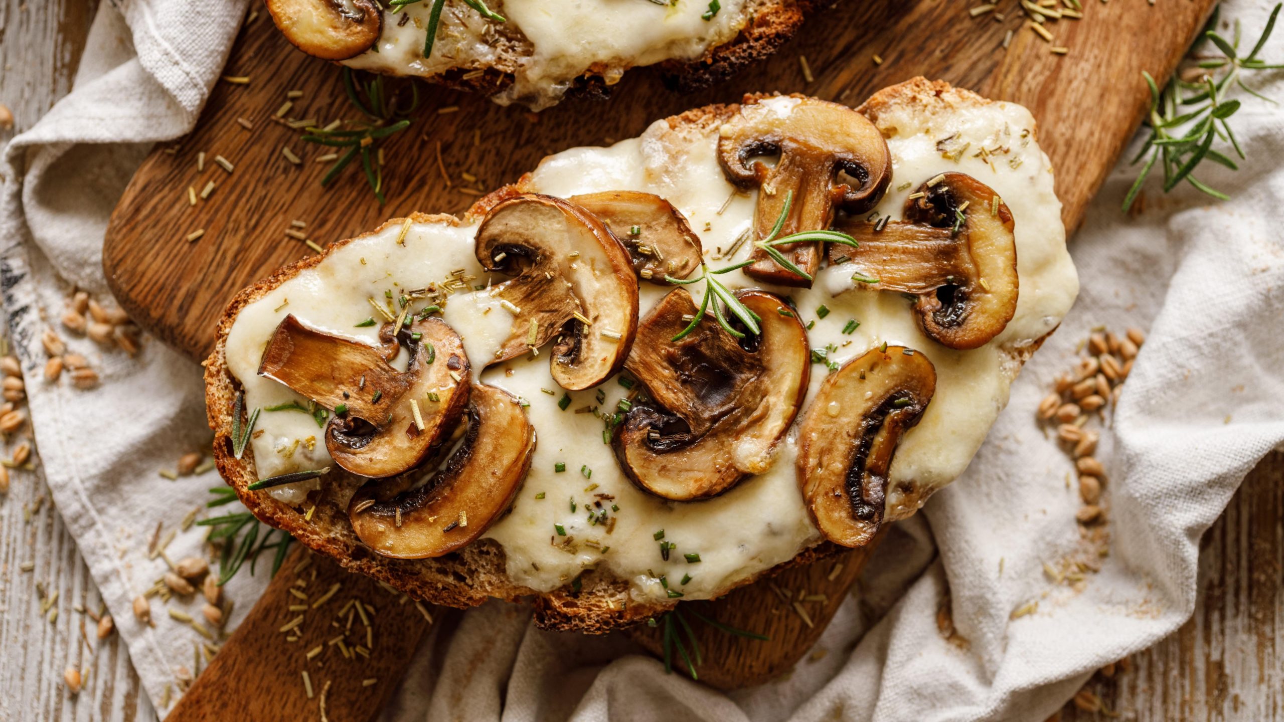 Hold the Fat While Cooking Mushrooms to Brown Them Better