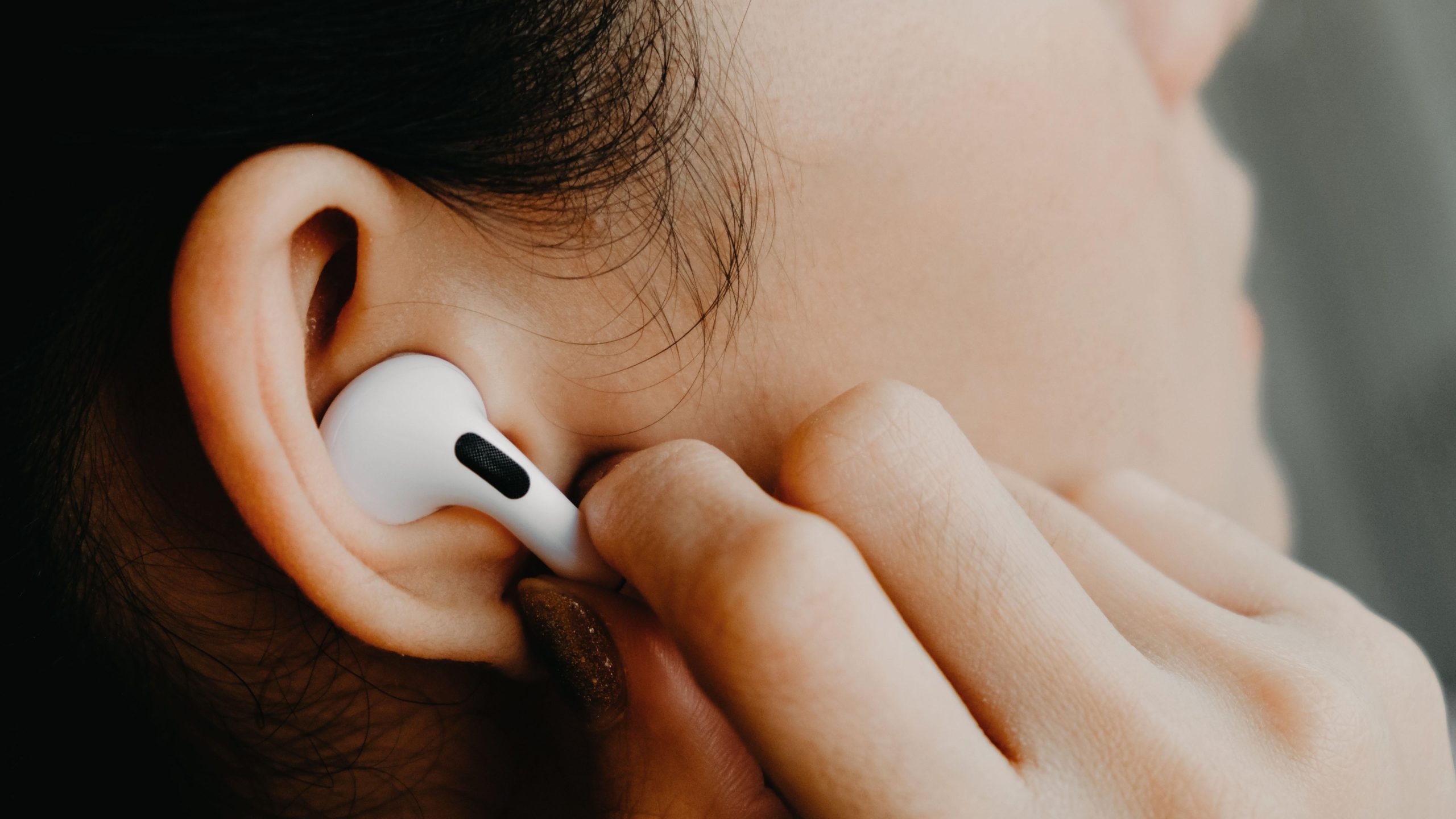 How to Enable Noise Cancellation When You’re Wearing a Single AirPod Pro