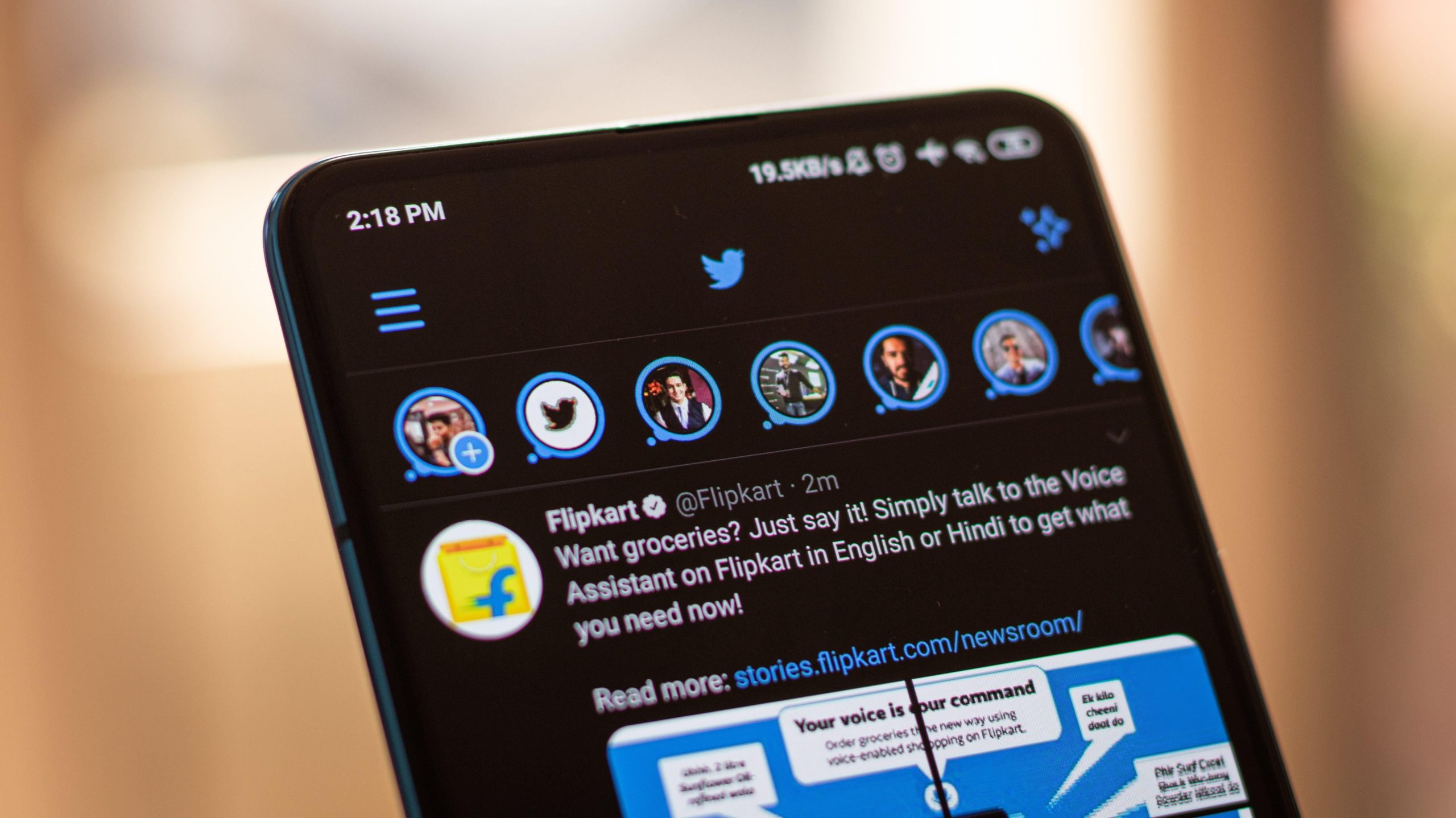 You Can Finally Stop Changing Twitter From Light to Dark Mode Yourself
