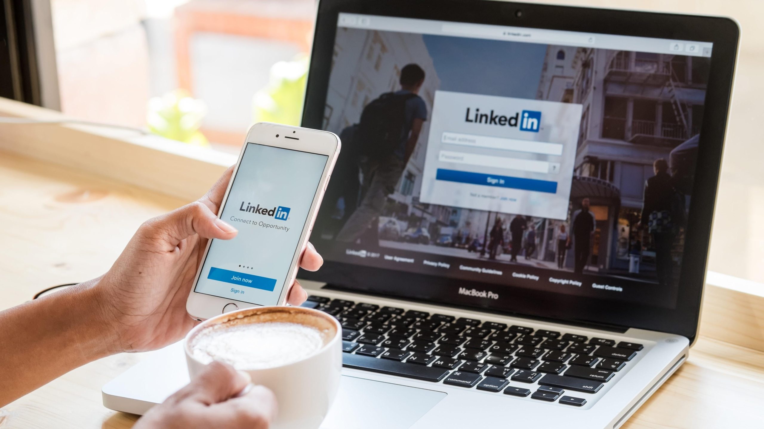 When You Should Use LinkedIn’s Resume Builder, and When You Shouldn’t