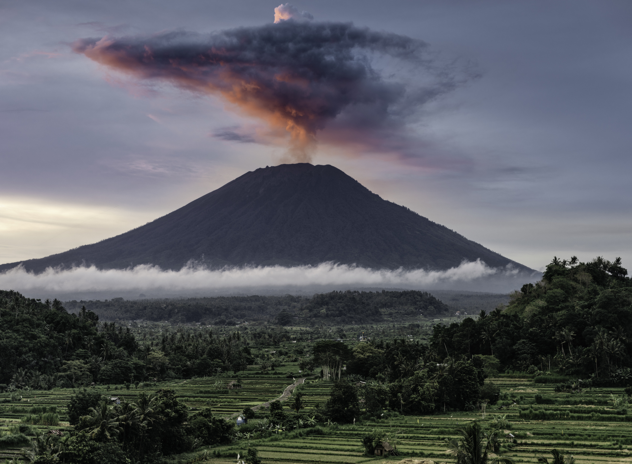 印度尼西亚山的塞默鲁山可以教给我们有关监测火山的信息