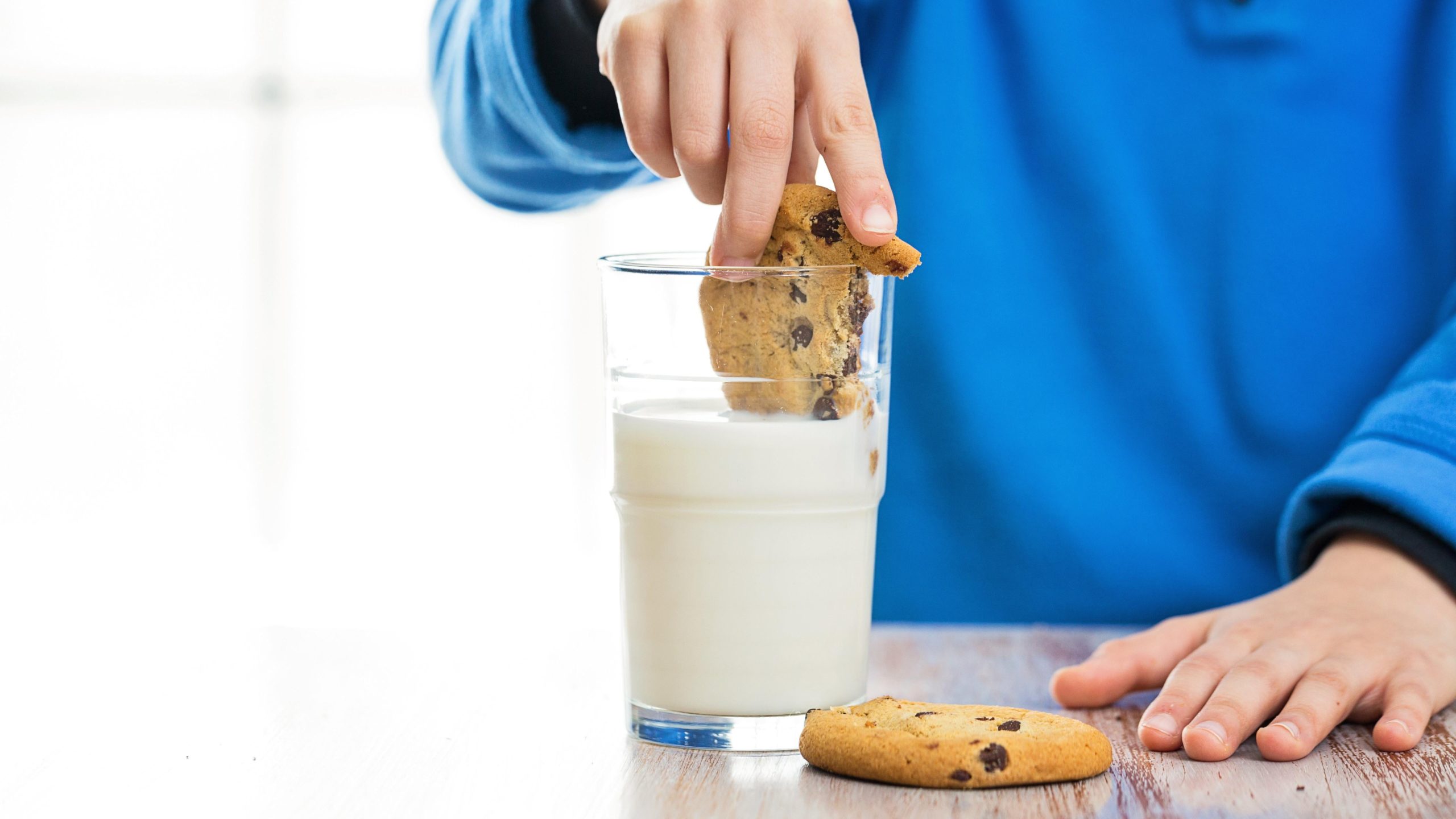 Why Dunking Cookies in Milk (and Tea and Coffee) Is Good, Scientifically Speaking