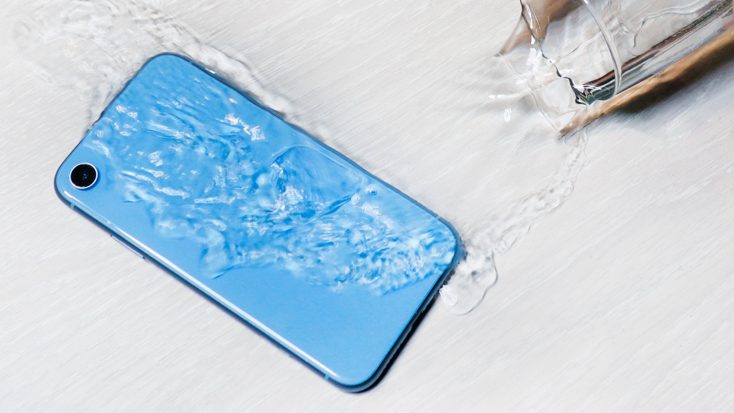 Utilizați această comandă rapidă pentru a spăla apa de pe iPhone